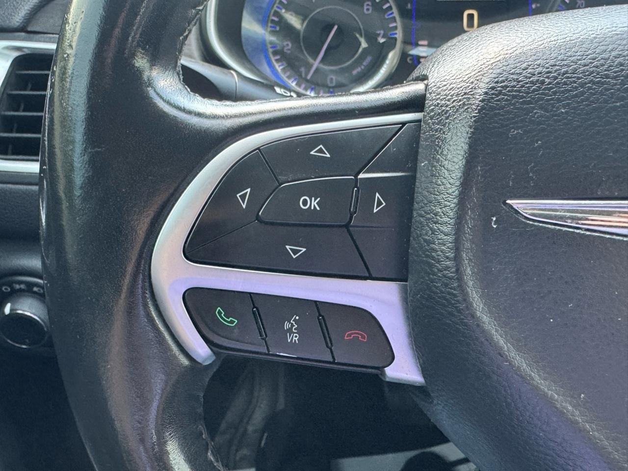 Used 2017 Chrysler 200 Limited Platinum image 18