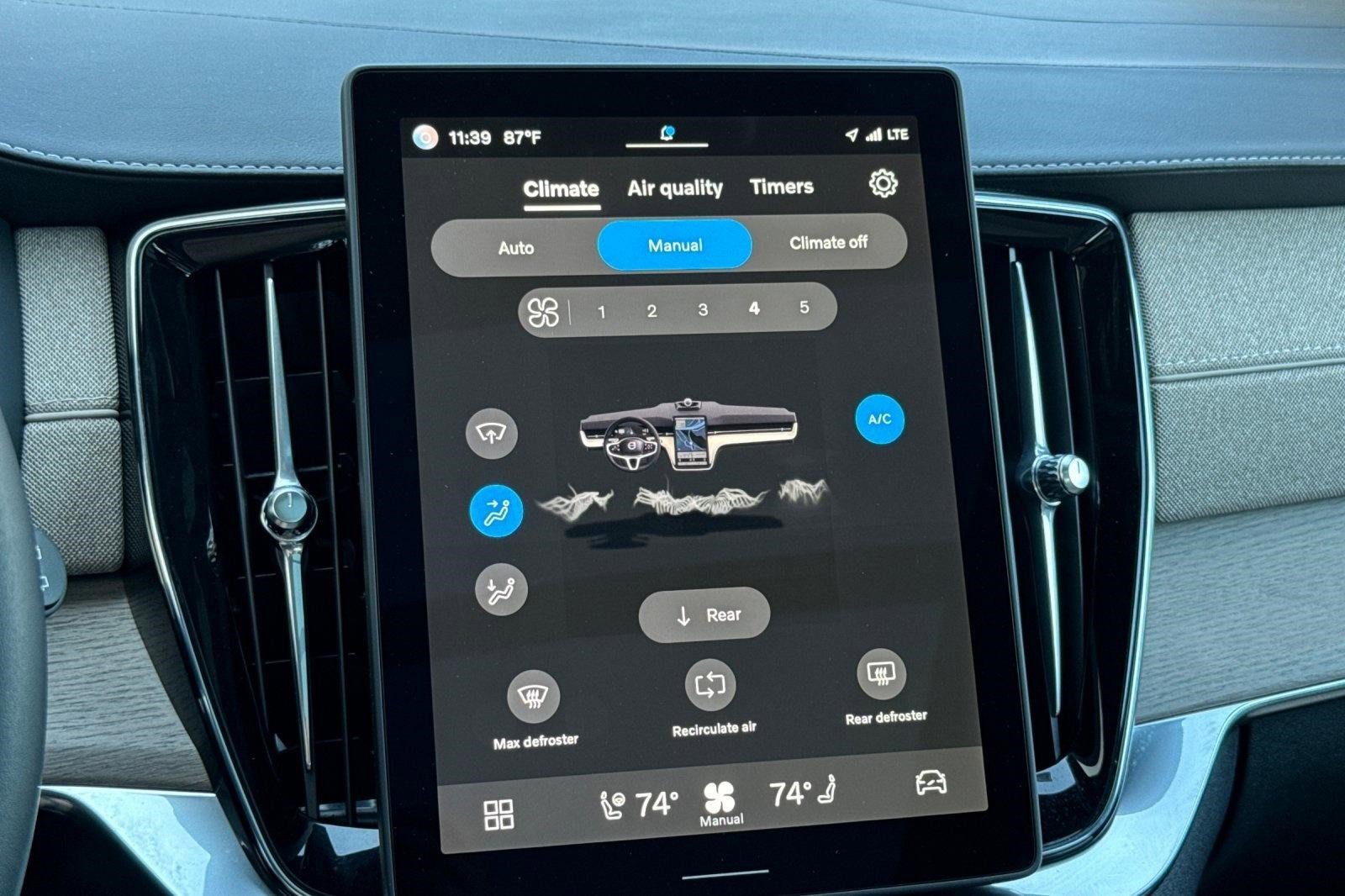 Used 2025 Volvo XC90 B6 Ultra w/ Protection Package Premier image 27