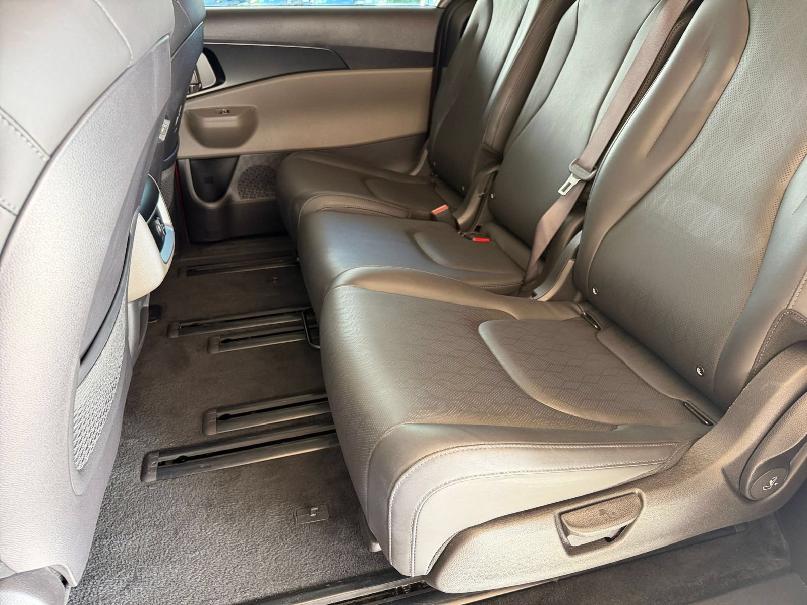 Used 2026 Kia Carnival FWD image 28