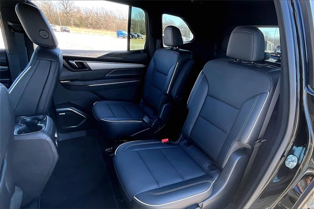 Used 2025 Buick Enclave Preferred image 22