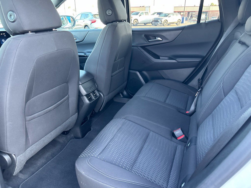 Used 2025 Chevrolet Equinox LT AWD/4WD image 13