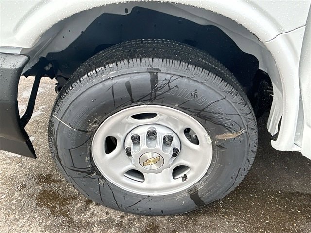 New 2025 Chevrolet Express 3500 Extended image 27