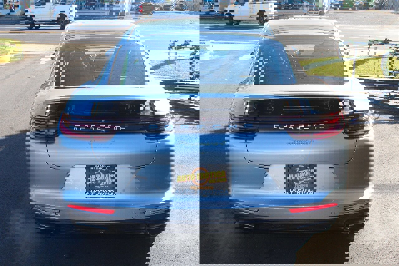 Used 2018 Porsche Panamera 4 image 25