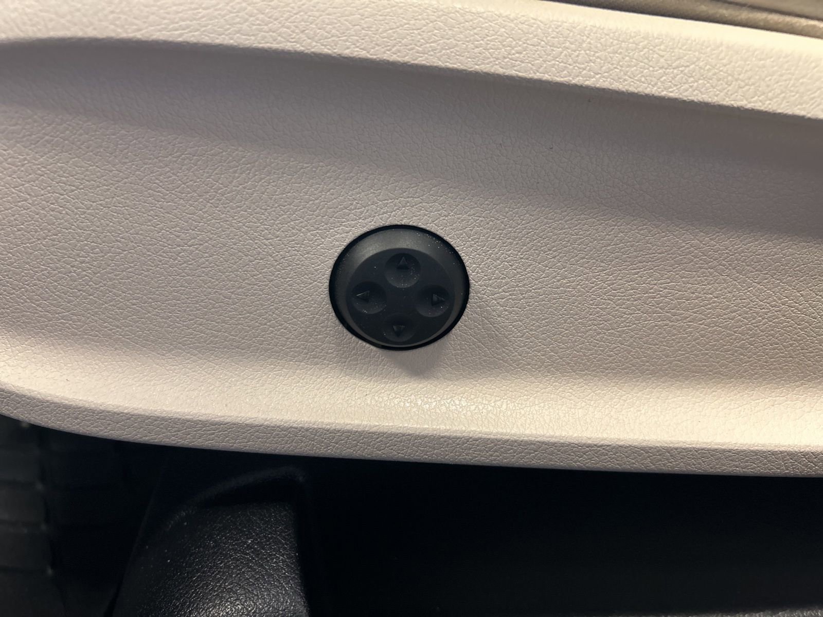 Used 2020 Mercedes-Benz GLB 250 4MATIC image 21