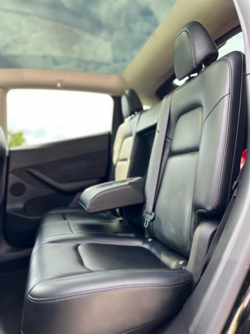 Used 2022 Tesla Model Y Long Range image 31