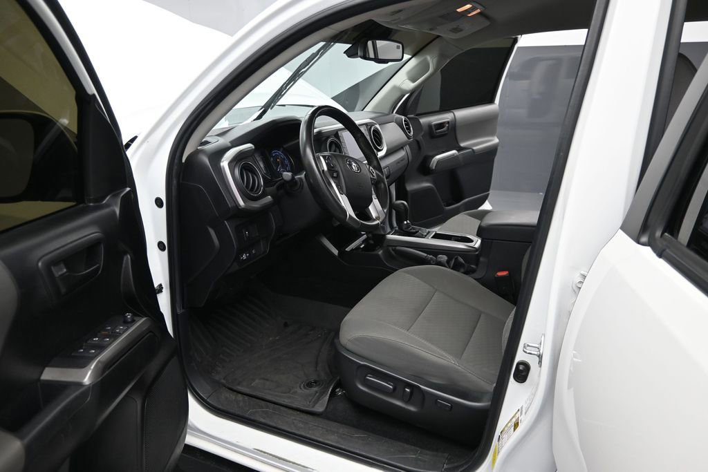 Used 2022 Toyota Tacoma SR5 AWD/4WD image 15