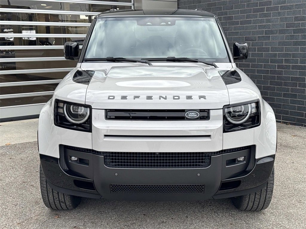 New 2026 Land Rover Defender 110 X-Dynamic SE image 2