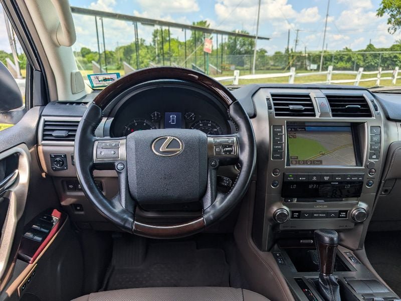 Used 2019 Lexus GX 460 Premium AWD/4WD image 32
