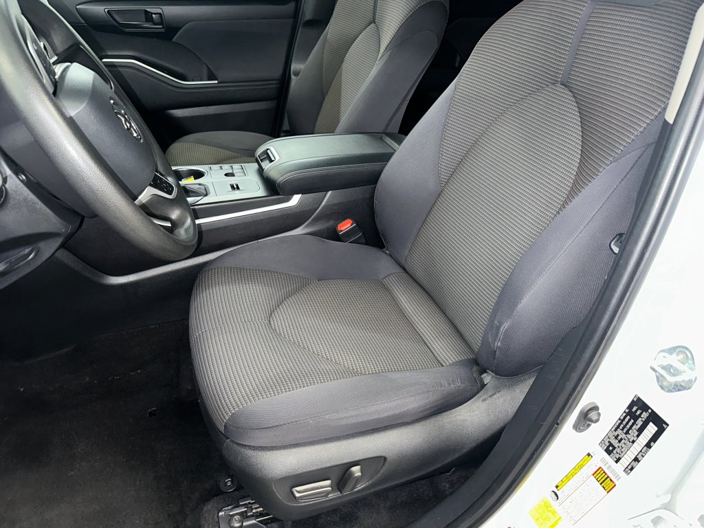 Used 2023 Toyota Highlander L FWD image 5