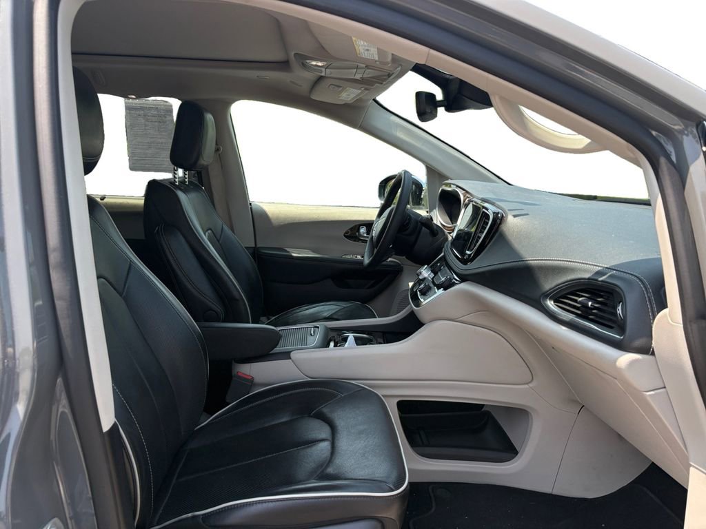 Certified 2023 Chrysler Pacifica Limited image 15