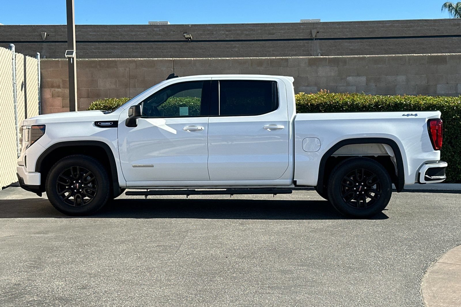 Used 2024 GMC Sierra 1500 Elevation AWD/4WD image 7