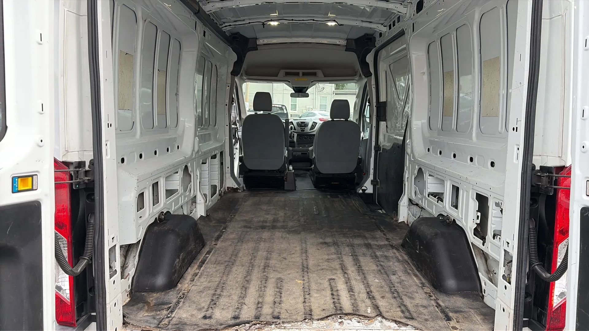 Used 2015 Ford Transit 350 148 Medium Roof image 17