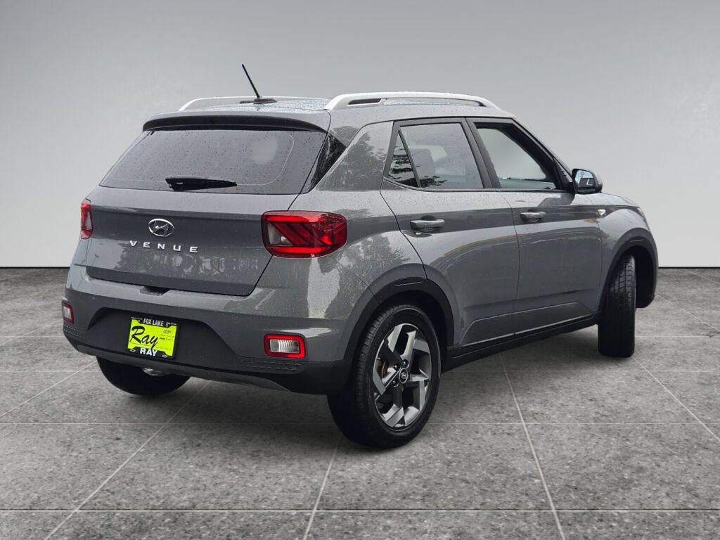 Used 2023 Hyundai Venue SEL FWD image 5