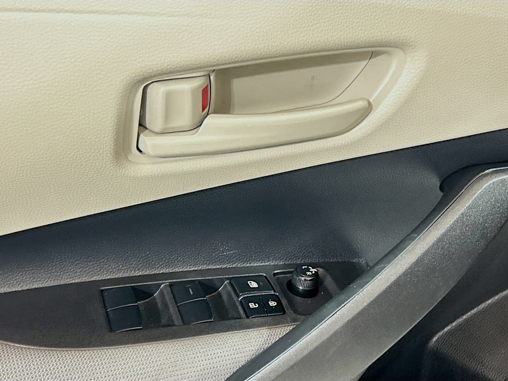 Used 2025 Toyota Corolla LE FWD image 15
