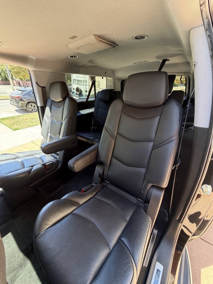 Used 2018 Cadillac Escalade ESV Luxury RWD image 16