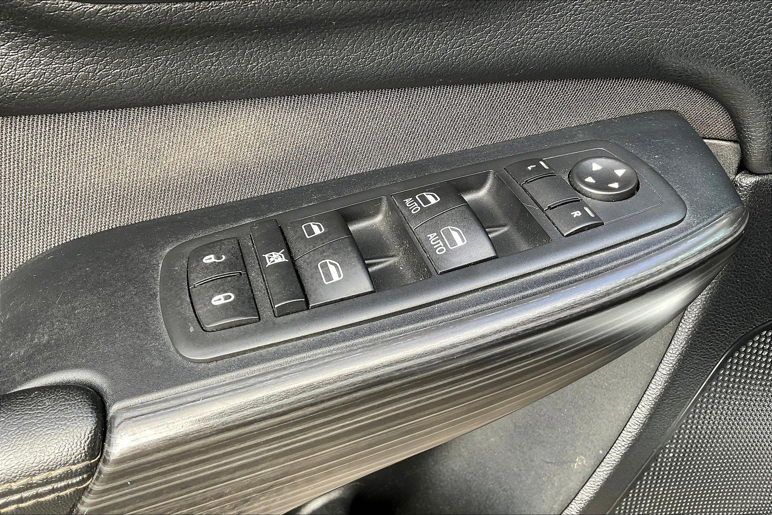 Used 2016 Jeep Cherokee Latitude w/ Cold Weather Group image 31