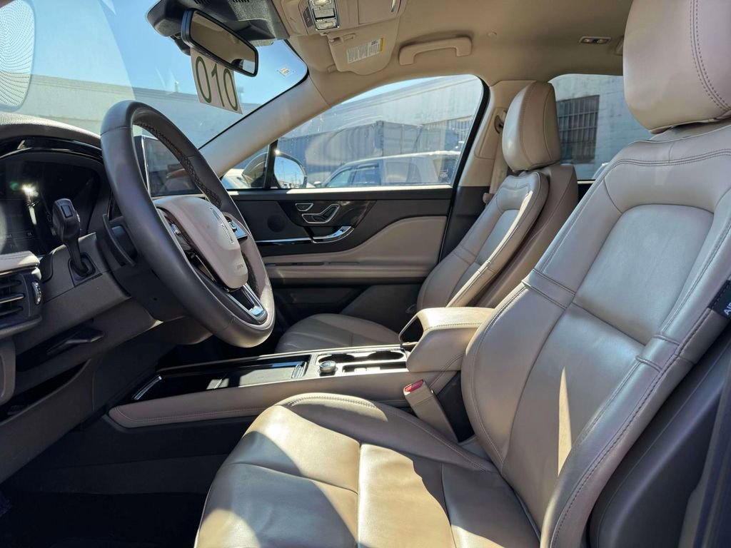 Used 2023 Lincoln Corsair AWD w/ Rear Removable Package Tray image 13