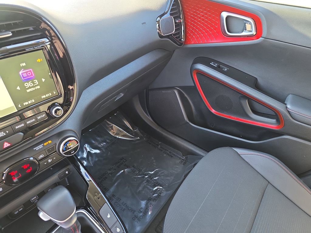 Used 2022 Kia Soul Turbo FWD image 32