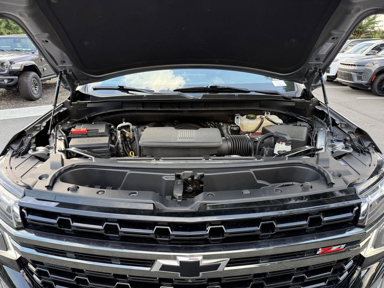 Used 2022 Chevrolet Tahoe Z71 w/ Luxury Package AWD/4WD image 31