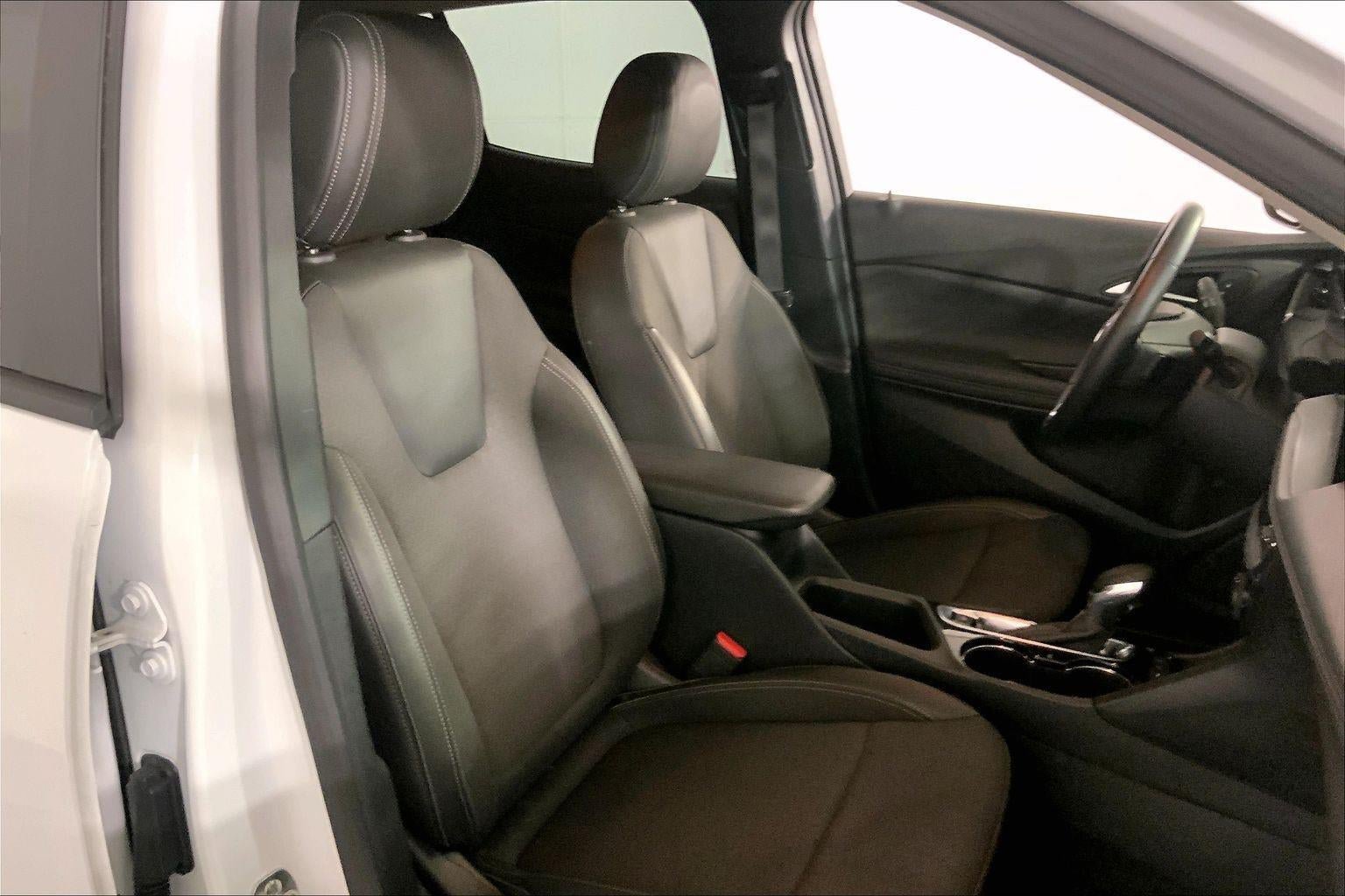Used 2025 Buick Encore GX Preferred AWD/4WD image 8
