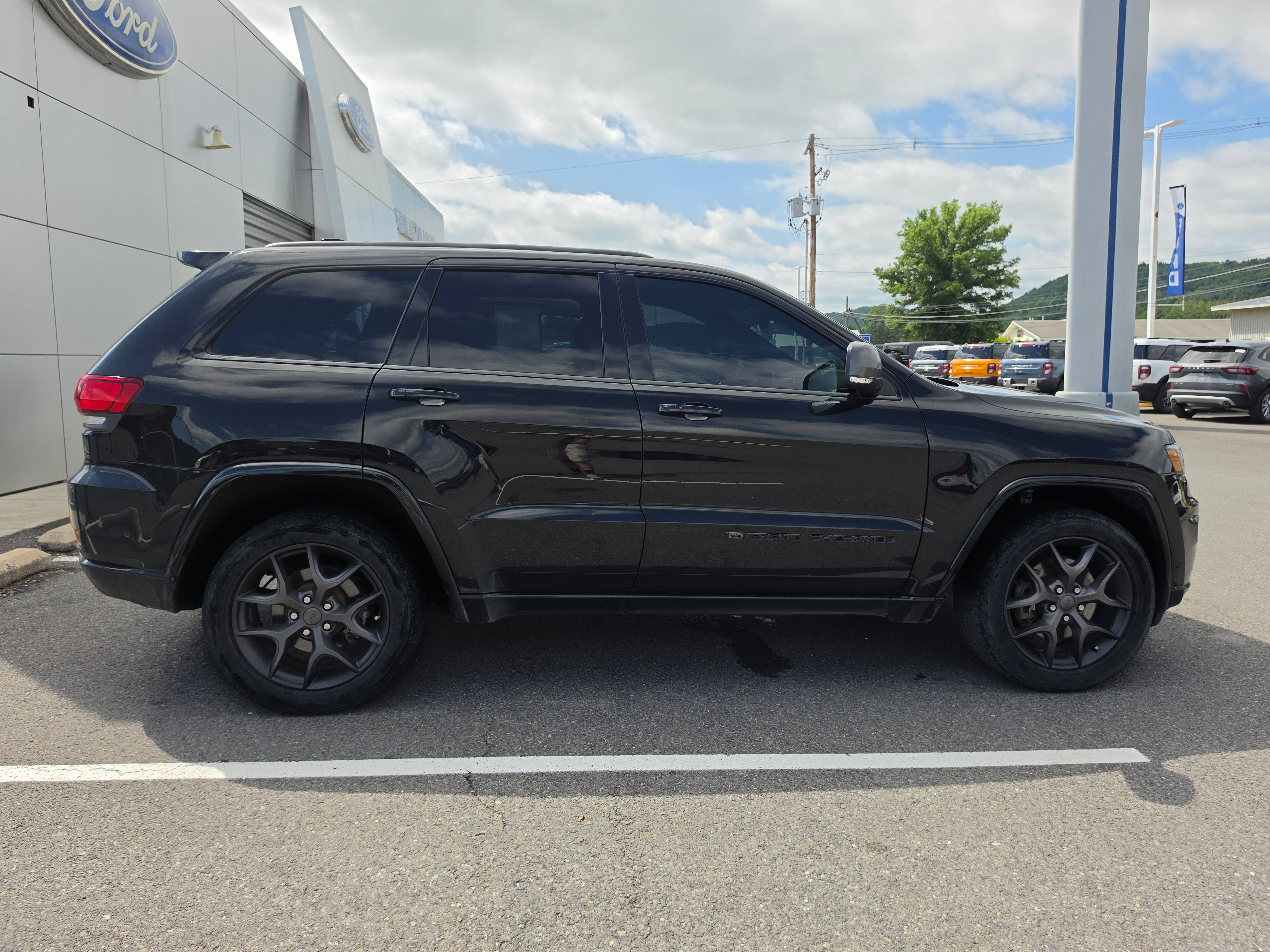 Used 2021 Jeep Grand Cherokee Limited w/ Quick Order Package 28K 80th AWD/4WD image 2