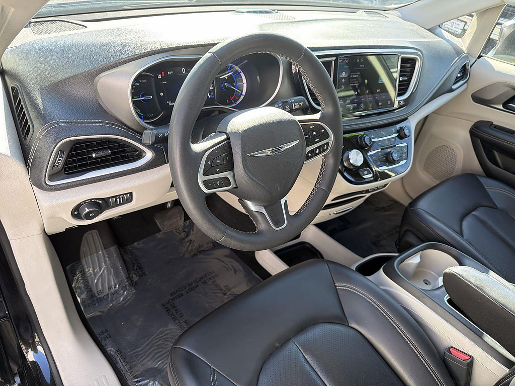 Used 2023 Chrysler Pacifica Touring-L FWD image 9