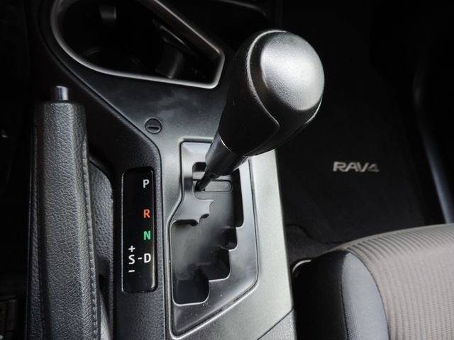 Used 2018 Toyota RAV4 LE FWD image 22