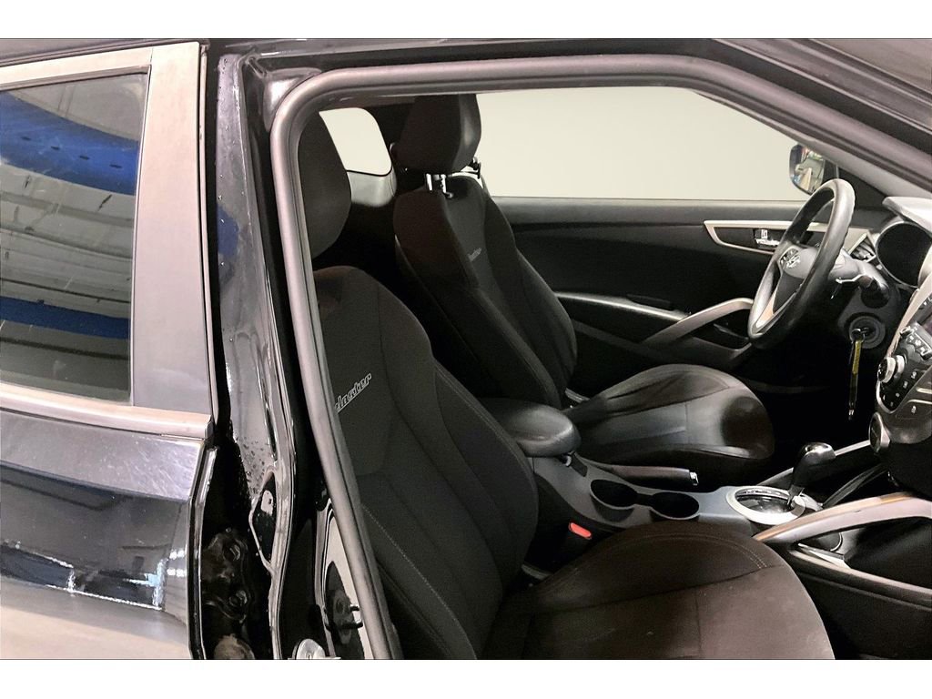 Used 2016 Hyundai Veloster image 8
