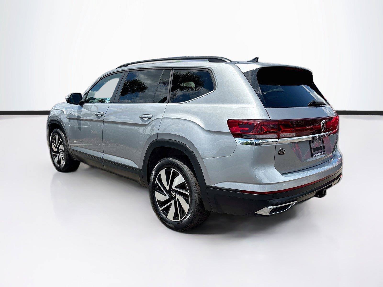 Used 2025 Volkswagen Atlas SE FWD image 5