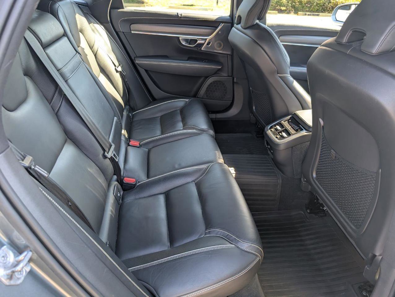 Used 2019 Volvo V90 T6 R-Design image 19