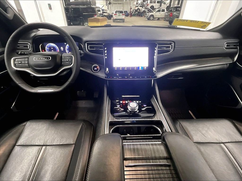 Used 2024 Jeep Wagoneer L Series III w/ Flexible Seating Group image 22