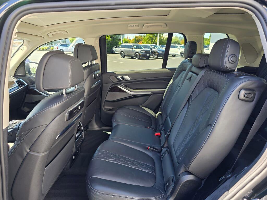 Used 2023 BMW X7 xDrive40i image 39