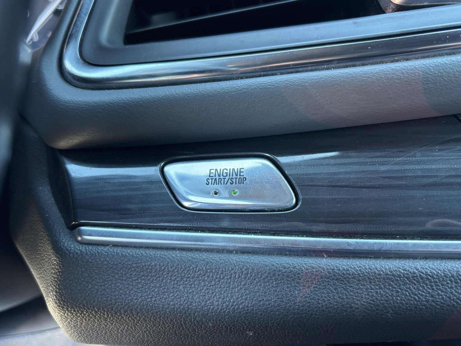 Used 2023 Buick Enclave Essence image 5