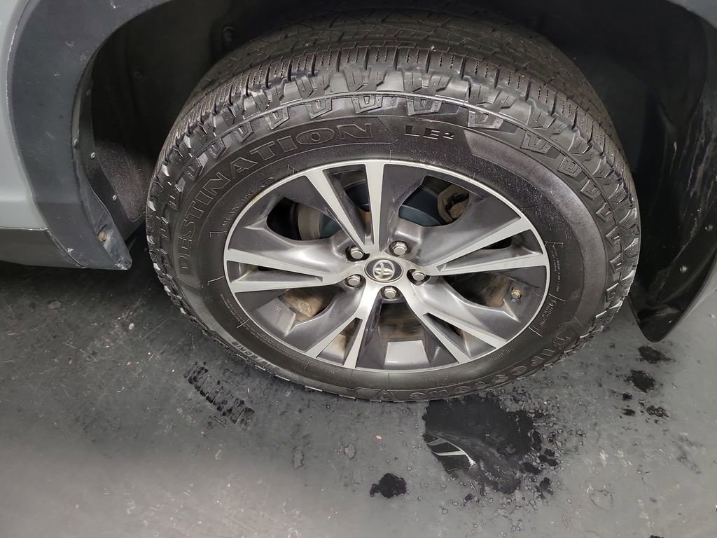 Used 2018 Toyota Highlander LE image 10