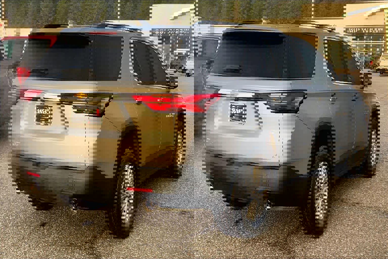 Used 2023 Chevrolet Traverse LT image 12