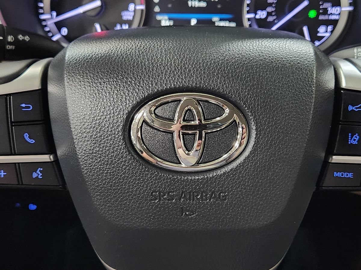 Used 2022 Toyota Highlander XLE AWD/4WD image 48