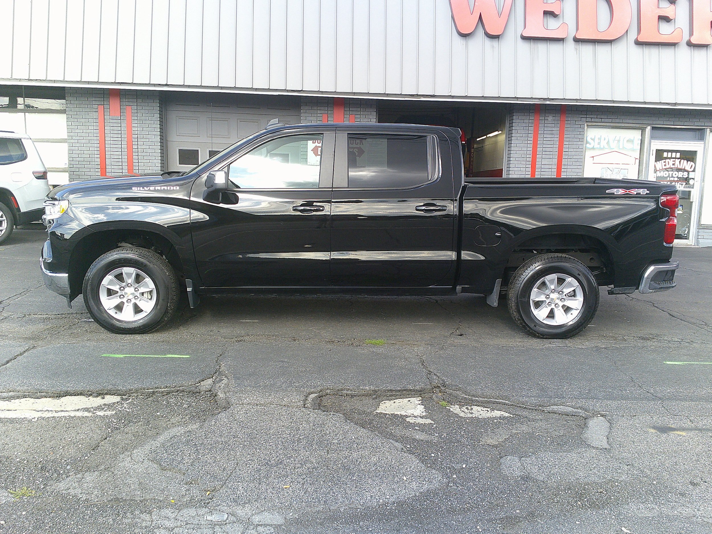 Used 2026 Chevrolet Silverado 1500 LT AWD/4WD image 11