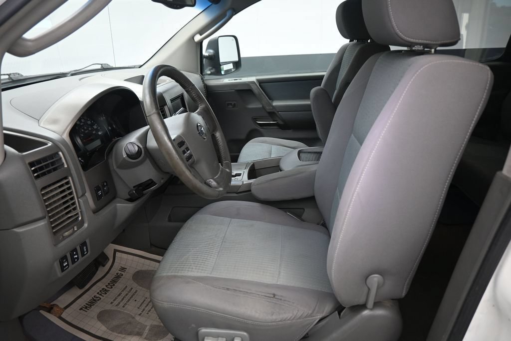 Used 2005 Nissan Titan SE w/ (T01) Tow Pkg AWD/4WD image 13