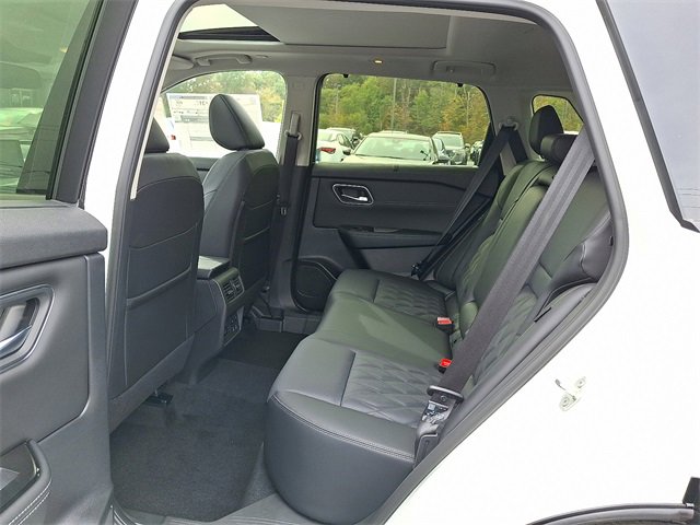 New 2026 Nissan Rogue Platinum image 5