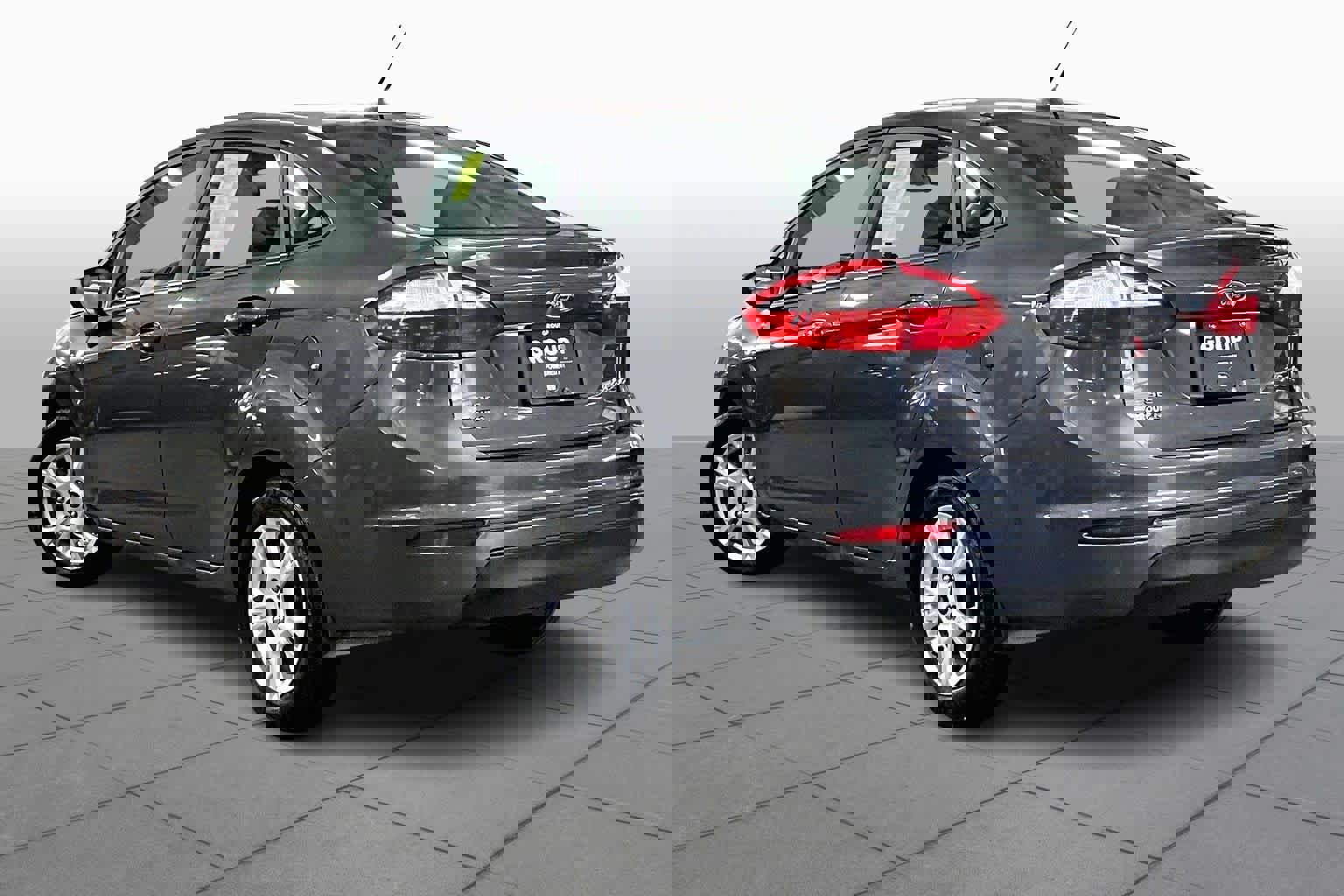 Used 2015 Ford Fiesta SE image 11