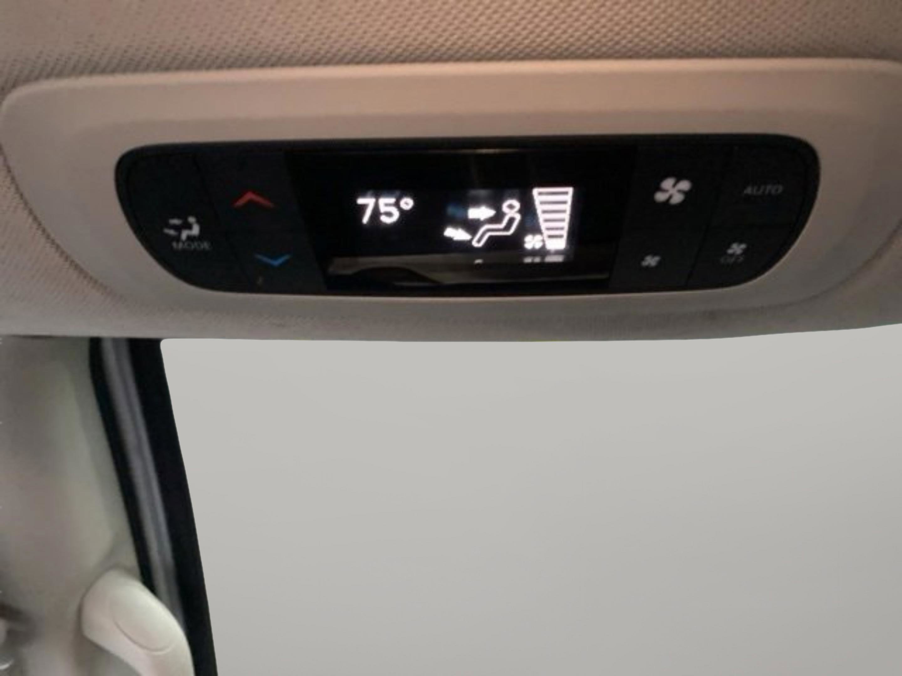 Used 2023 Chrysler Pacifica Touring-L image 30