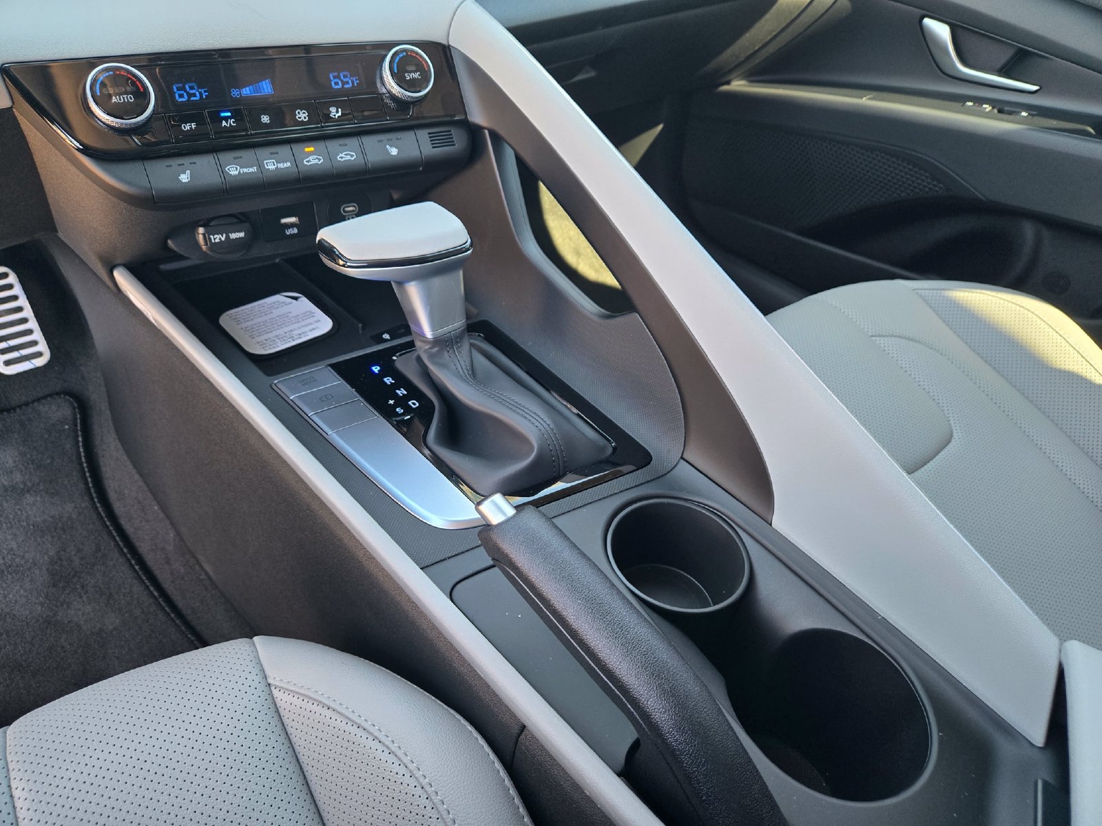 New 2026 Hyundai Elantra SEL Sport FWD image 14