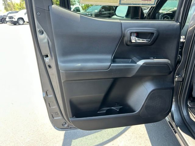 Used 2019 Toyota Tacoma TRD Sport AWD/4WD image 12