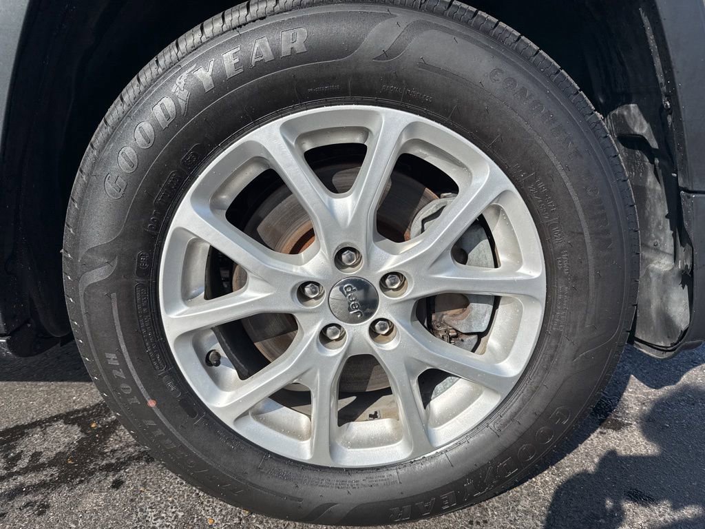 Used 2017 Jeep Cherokee Latitude w/ Cold Weather Group image 9