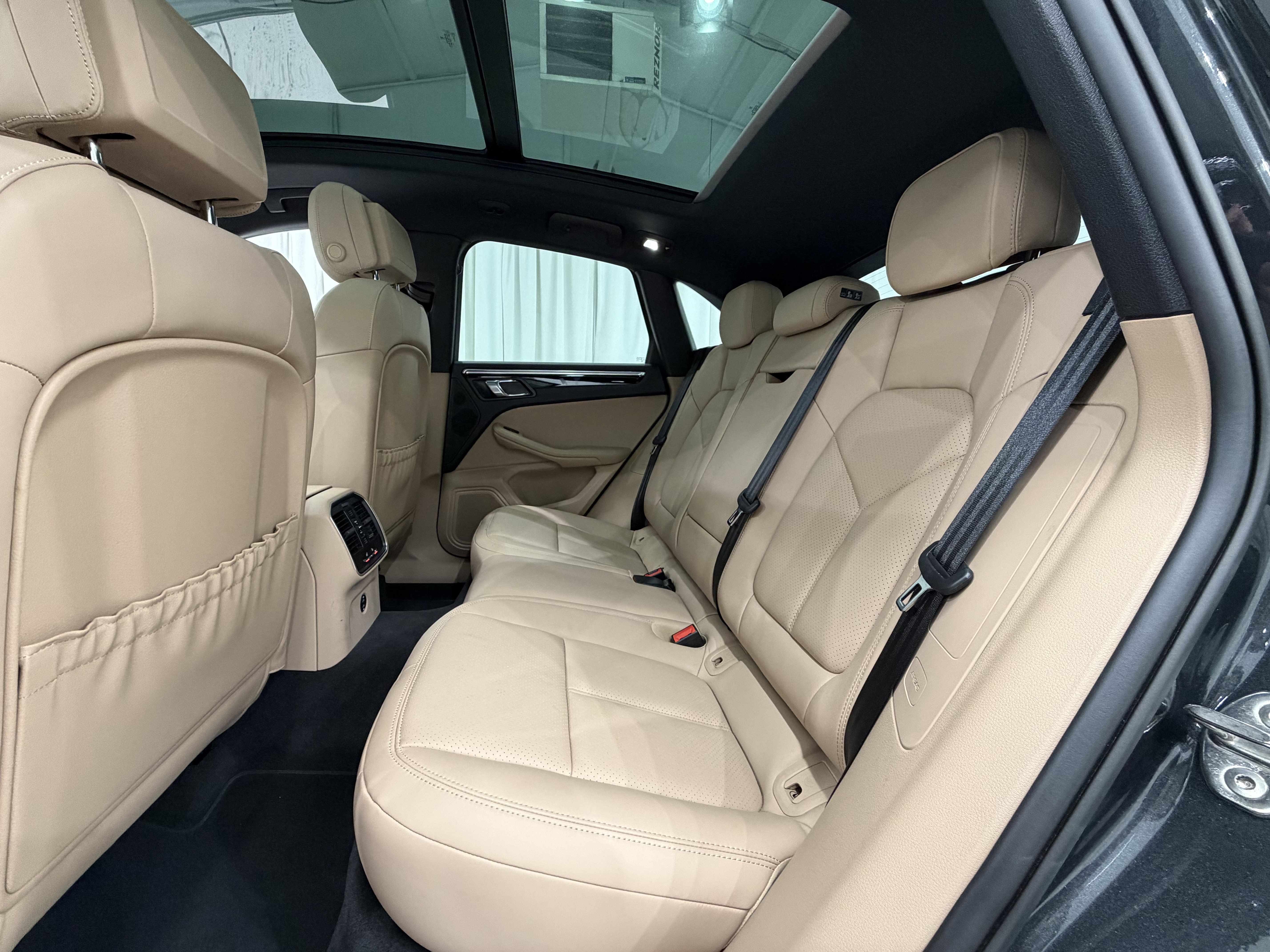 Certified 2025 Porsche Macan image 20