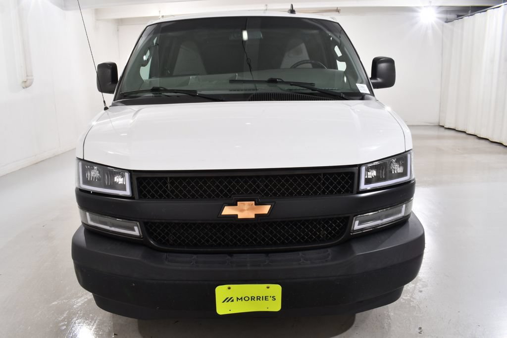 Used 2018 Chevrolet Express 2500 w/ Driver Convenience Package RWD image 3