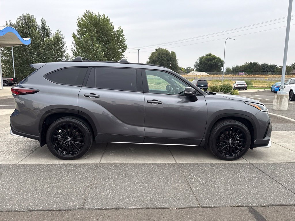 Used 2024 Toyota Highlander XSE AWD/4WD image 3