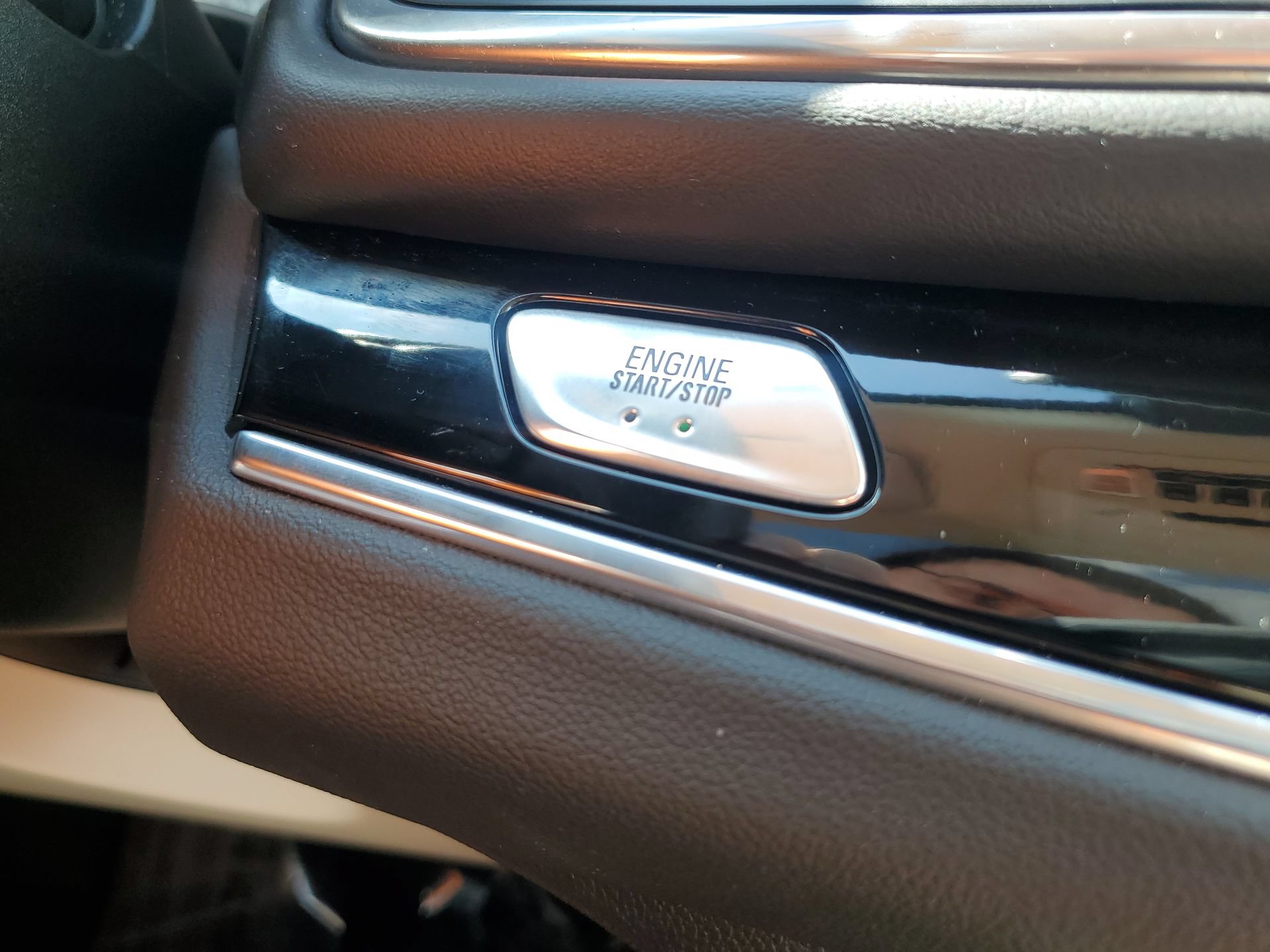 Used 2022 Buick Enclave Avenir AWD/4WD image 25