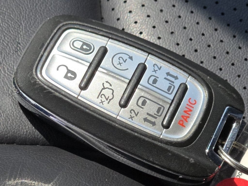Used 2023 Chrysler Pacifica Touring-L FWD image 38