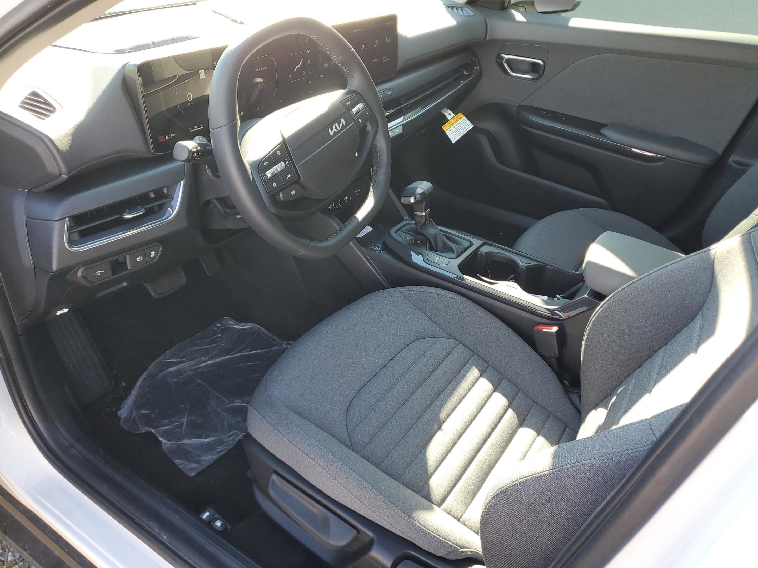 New 2025 Kia K4 EX image 24